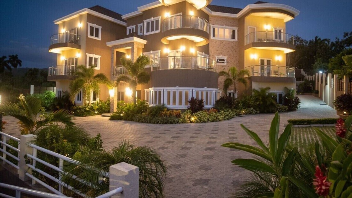 IronShore Estates Villa | Sunseeker-Modern Chic Montego Bay Large Groups Butler 8