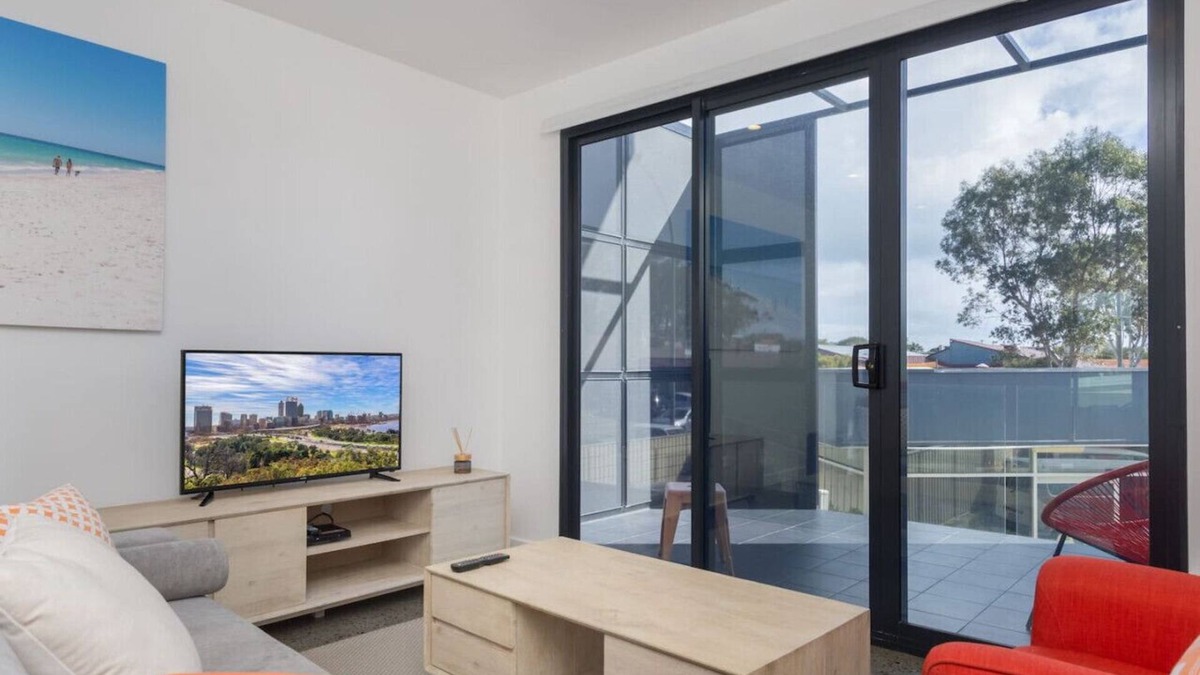Marmion Apartment | Sunset Apartments Orange 1st 100m to shops.