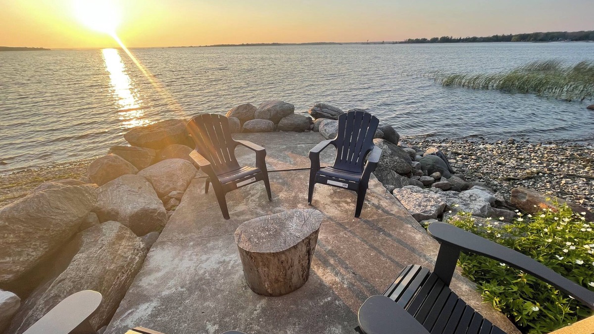 Waubaushene Cottage | Sunset Bay Waterfront Cottage*Georgian Bay *Tay Shore Trail *Walk*Run*Swim*Fish
