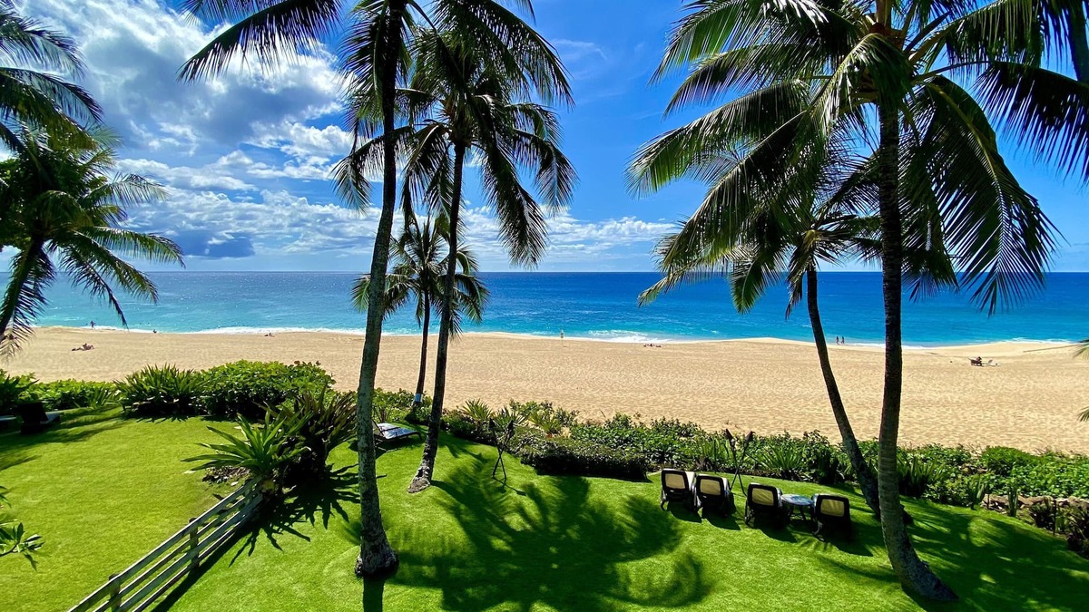 Pupukea House | SUNSET BEACH FRONT LUXURY RENTAL WITH A/C. n72 JET JACUZI SPA COMING NOV/2025