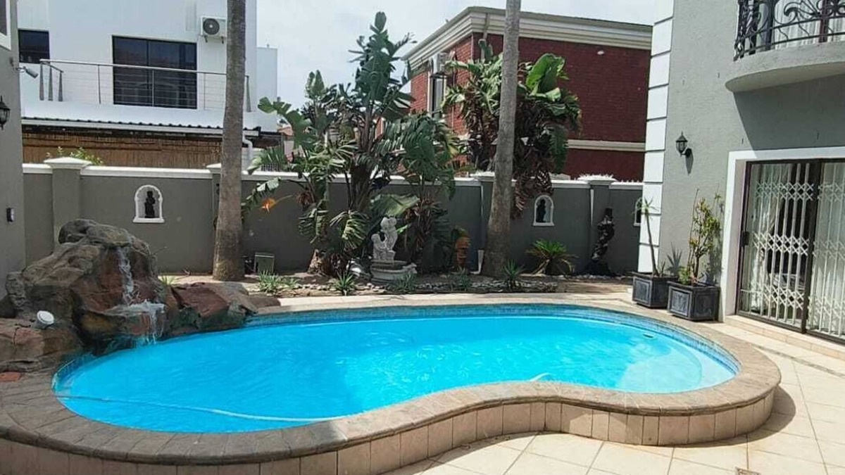 Sunset Beach House | Sunset beach holiday home/Pauline's entire villa n is a taste of luxury.