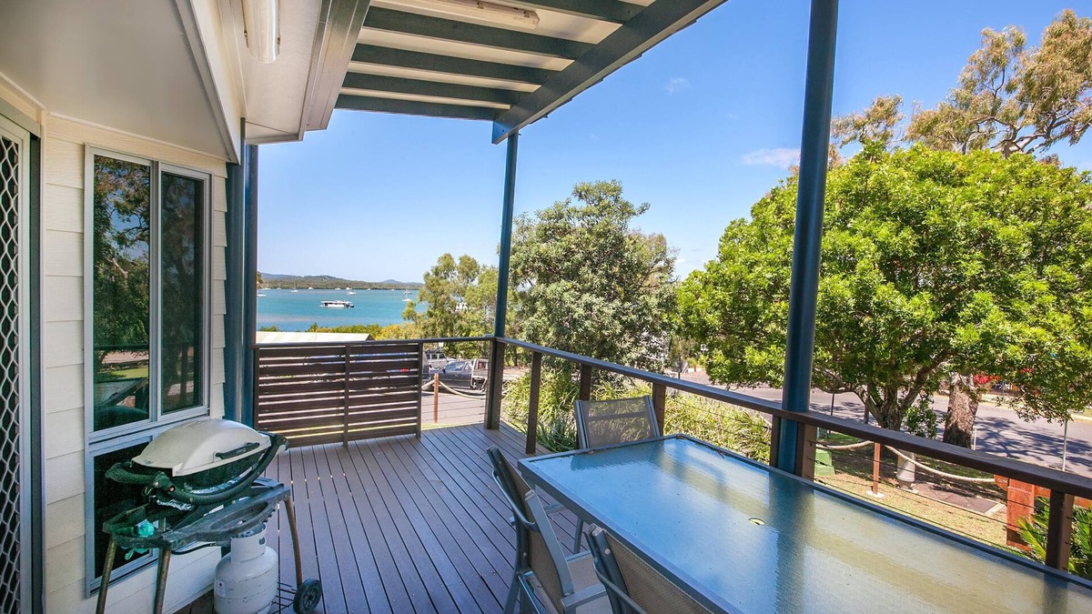 Seventeen Seventy Cabin | Sunset Cabins - Beachfront Cabin with Sea View. Queen bed, Laundry, full kitchen and Bathroom. Deck with BBQ