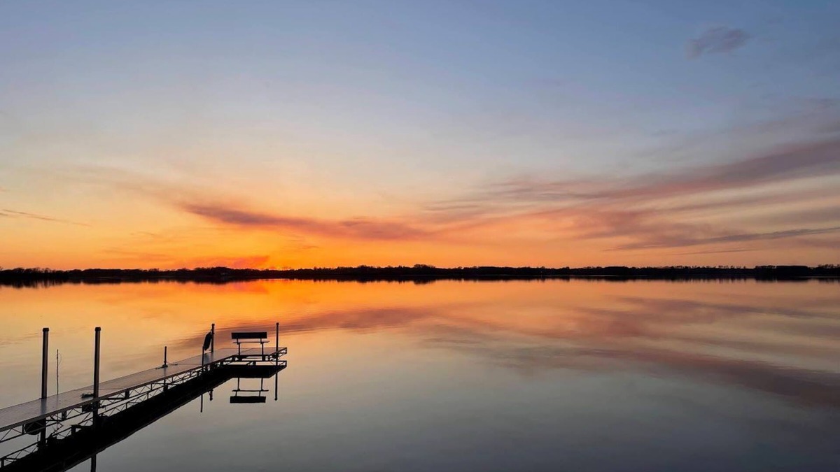 Willmar House | Sunset Cabin on Long Lake - SLEEPS 15