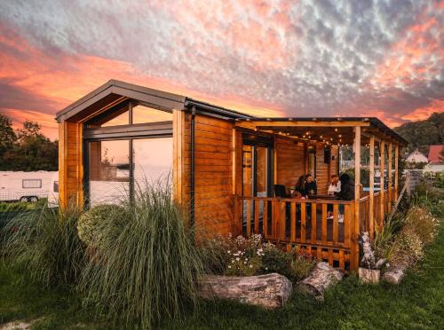 Miedzyzdroje Ski Chalet | sunset cabin on the beach