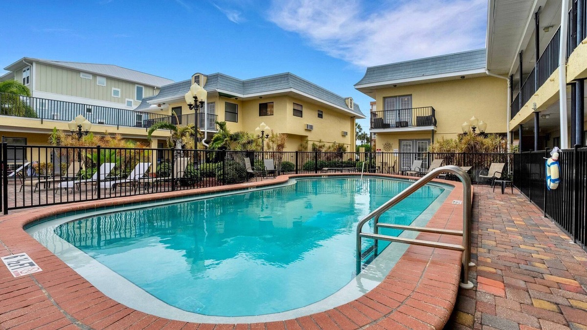 Redington Beach Condo | Sunset Corner - Beach View & Heated Pool!