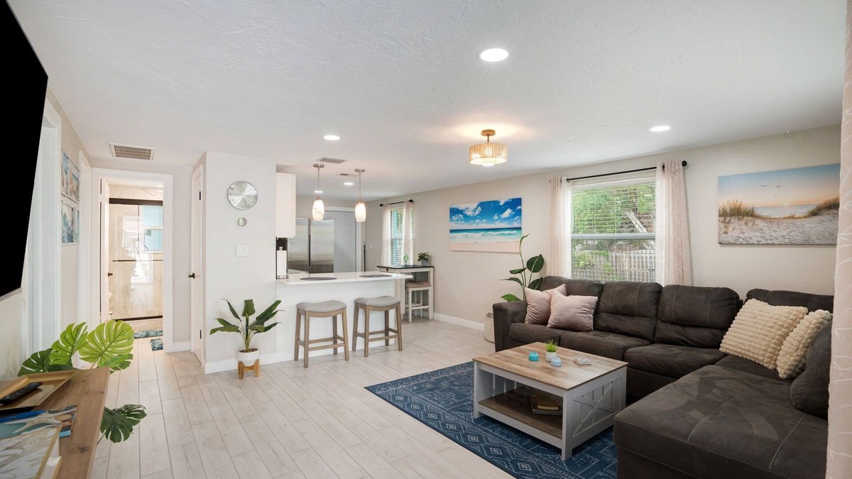 Bayshore Gardens House | Sunset Cottage: New Renovation, Modern 2BR
