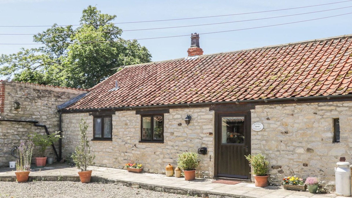 Scawton Cottage | SUNSET COTTAGE, pet friendly, with open fire in Kirkbymoorside