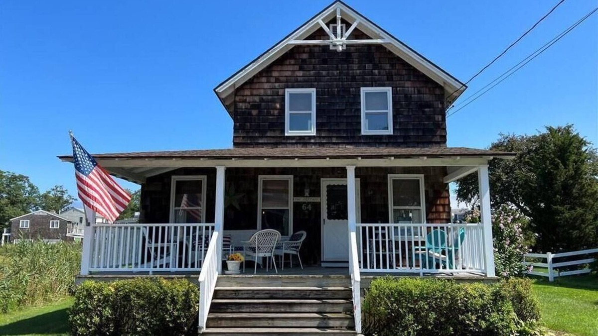 Branford House | Sunset Cottage