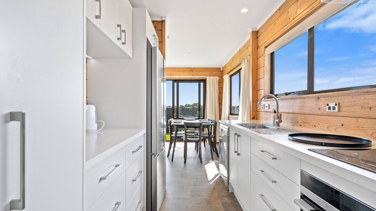 Waikanae House | Sunset Cottage - Waikanae Beach Holiday Home