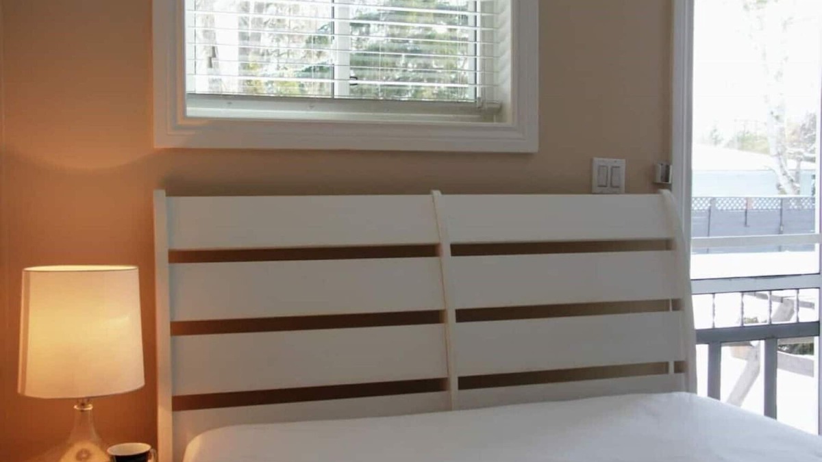 Lambton Shores Cabin | Sunset Couples Retreat! 4 Min to Beach, Cabin 3