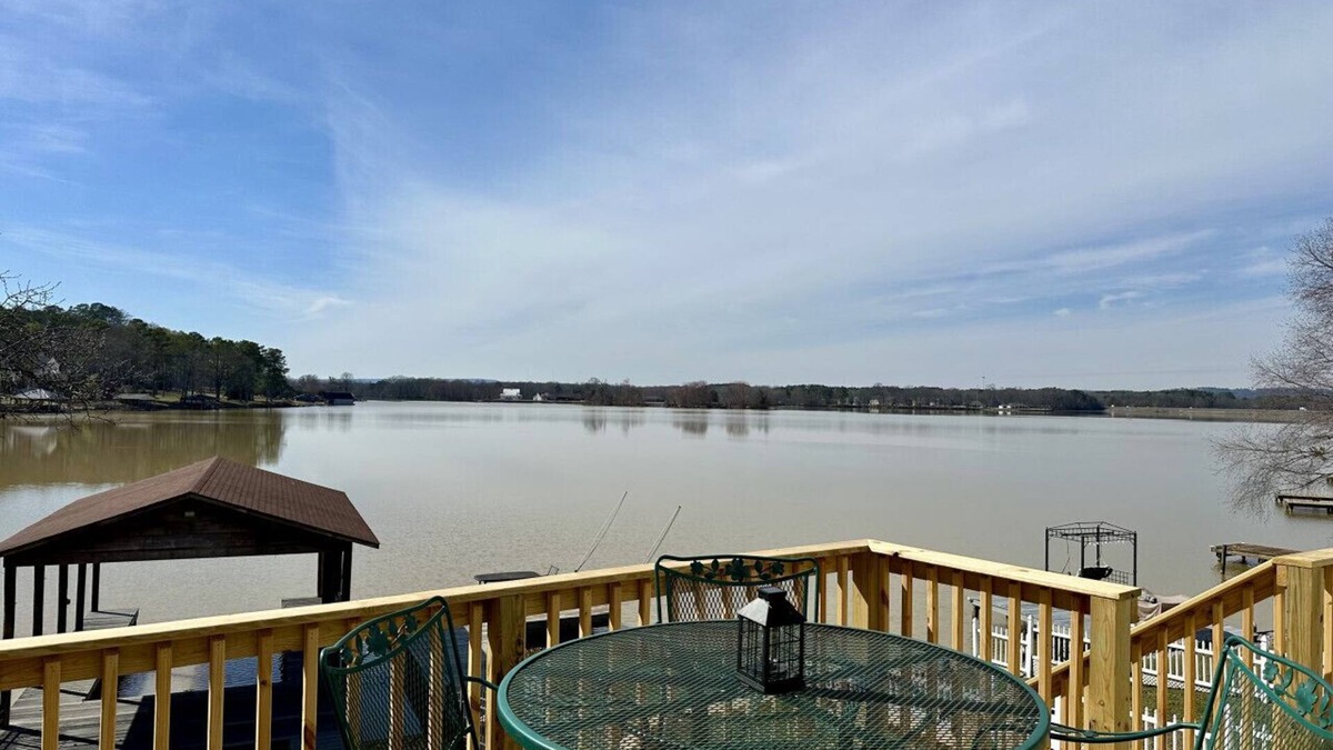 Gadsden House | Sunset Cove on Neely Henry with Private Pier and Balcony with Waterfront Views