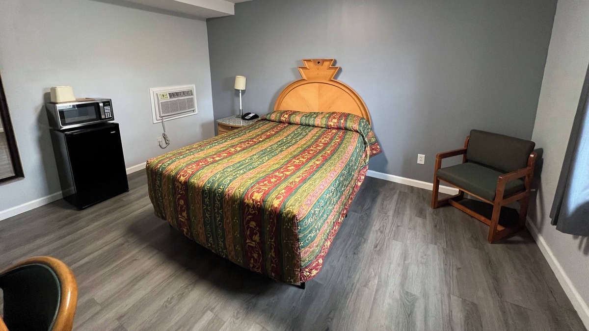 Bridgman House | Sunset Dunes Inn & Suites 102