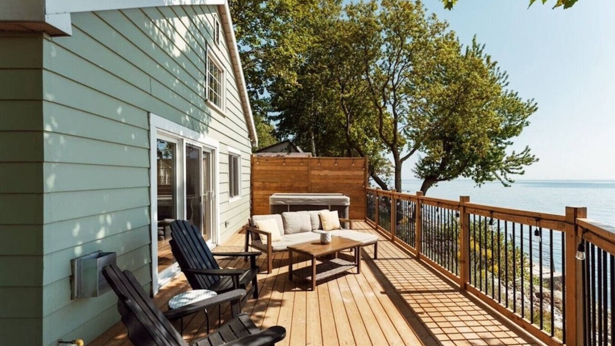 Selkirk Cottage | Sunset Escape | Hot Tub, Pet-Friendly & Firepit