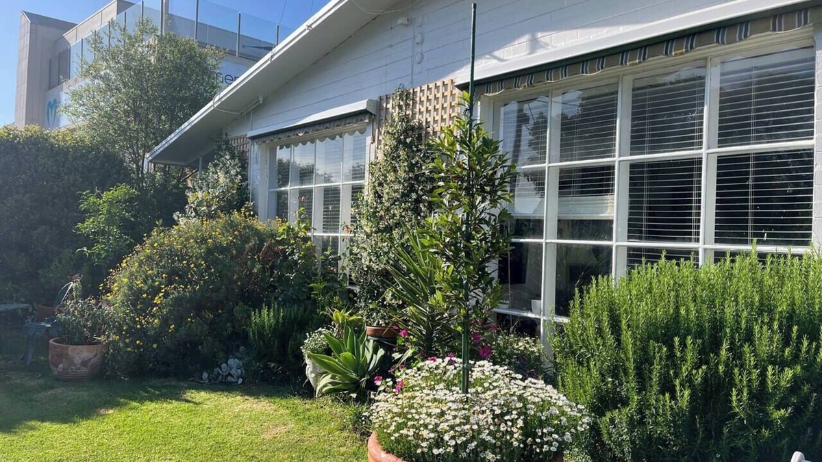 Frankston Apartment | Sunset Garden Hideaway by the Beach