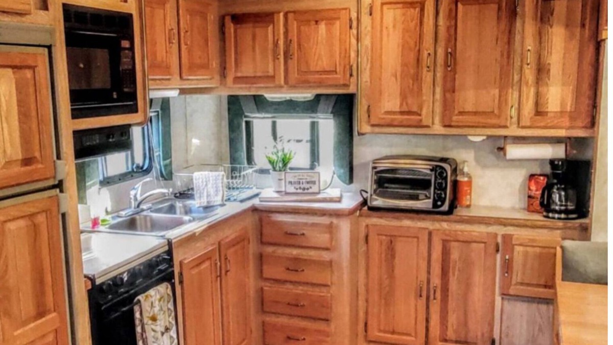Barnhart House | Sunset Glamper, Inground Pool, Pet friendly!