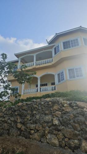 Long Bay House | Sunset grove hideaway