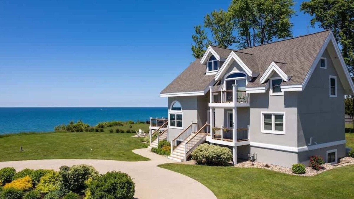 Miami Park House | Sunset Haven | Hot Tub | Lake Michigan