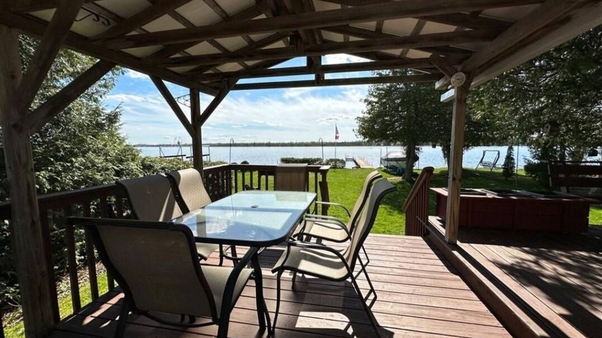 Fenelon Falls Cottage | Sunset Haven in Fenelon Falls - Beautiful weed-free waterfront with AC/WIFI! n