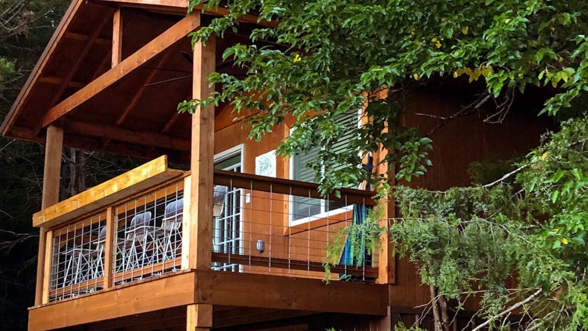 Fayetteville Cabin | Sunset Hillside Cabin staycation on Horse Farm - Pet Friendly D