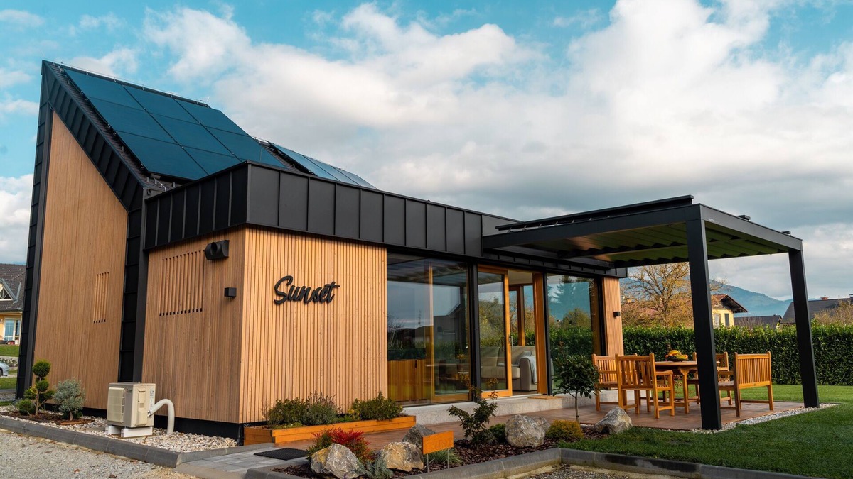 Sencur House | Sunset Holiday Home with Hot tub and terrace