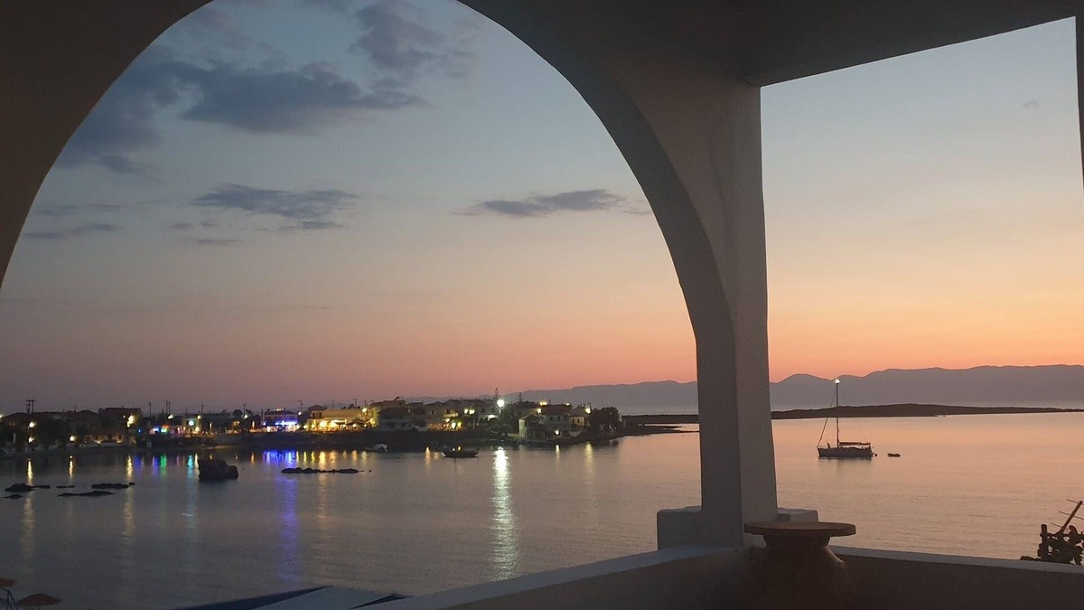 Archangelos House | Sunset Holiday House