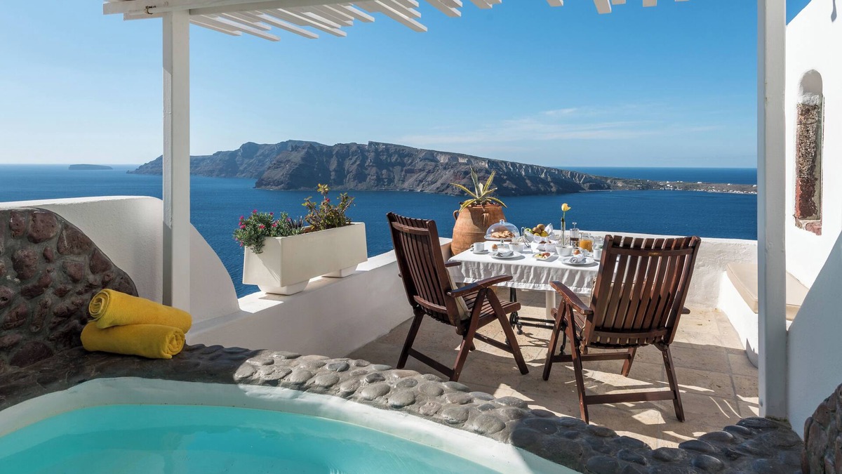 Oia Hotel | Sunset Honeymoon Suite with Private Whirlpool & Caldera View