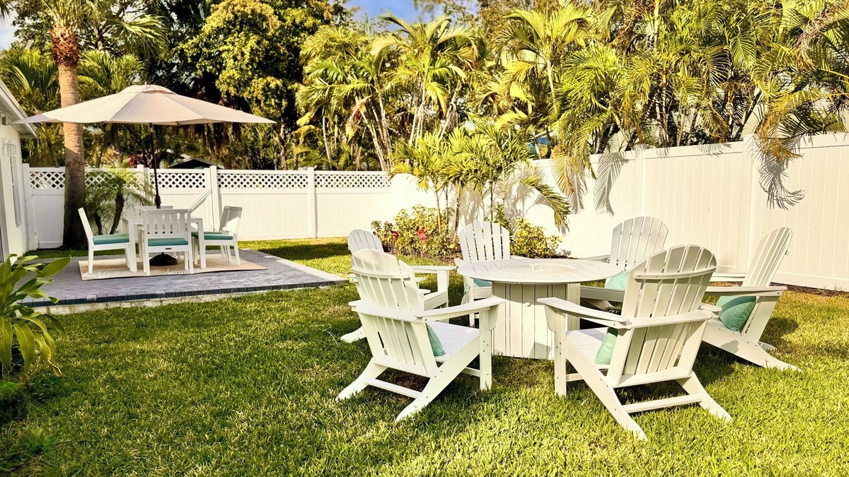 Poiciana Park II House | Sunset House 3 bed/3 bath property in historic Flamingo Park; 10 mins to beach