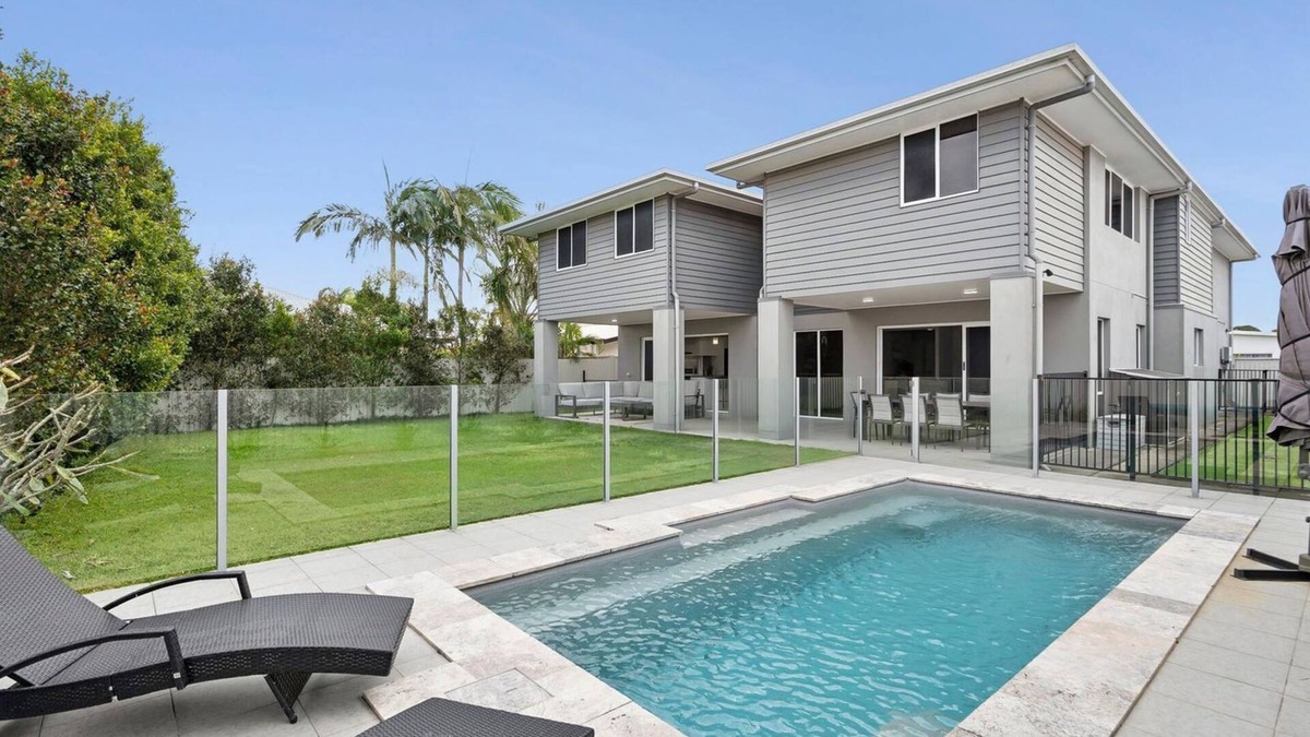Pelican Waters House | Sunset House at Pelican Waters