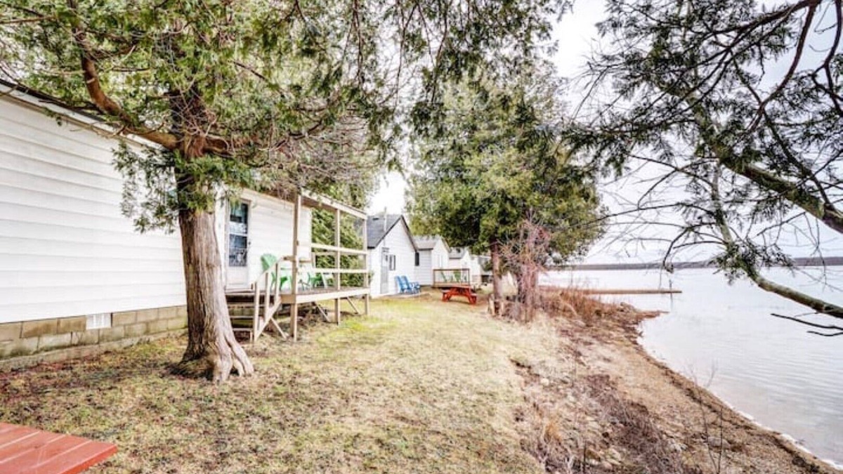 South Bruce Peninsula Cabin | Sunset Lakefront Spacious 8 people Getaway,