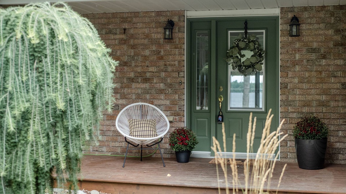 Drummond-North Elmsley Cottage | Sunset Lakehouse Retreat