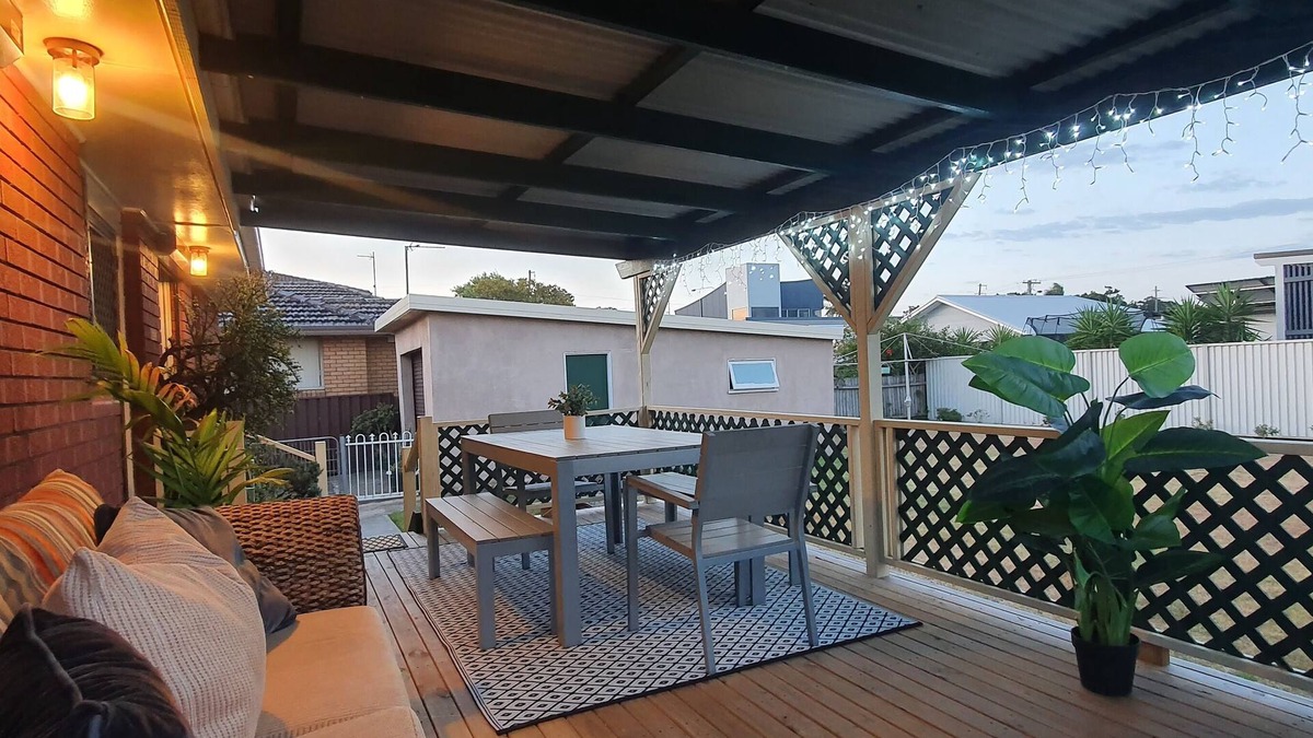 Windang House | Sunset Lakeview.