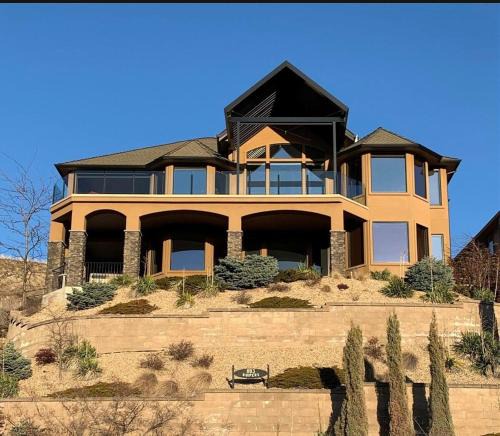 Southwest Mission House | Sunset Lakeview house