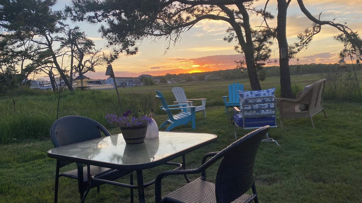 Pine Point House | Sunset loft – newly renovated, beautiful one bedroom and one loft cottage.