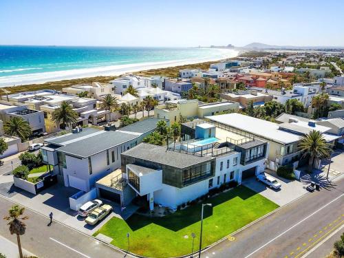 Sunset Beach Villa | Sunset Mansion, Cape Town - Rooftop Pool Villa - Walk to Beach, Mountain Views!