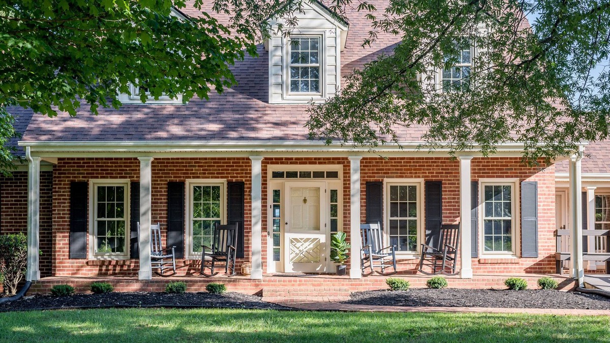 Forest House | Sunset Mountain Views, Spacious, and Close to it All