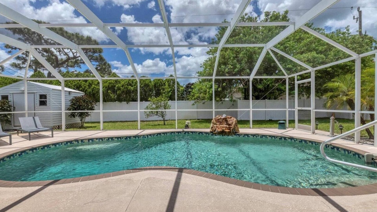Englewood East House | Sunset Oasis Englewood 2 Bedroom Private Pool Home Fully Fenced Yard- Dog friendly