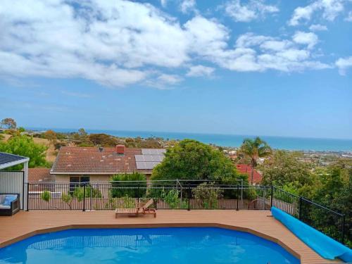 Seaview Downs House | Sunset Poolside Escape - Pet Friendly