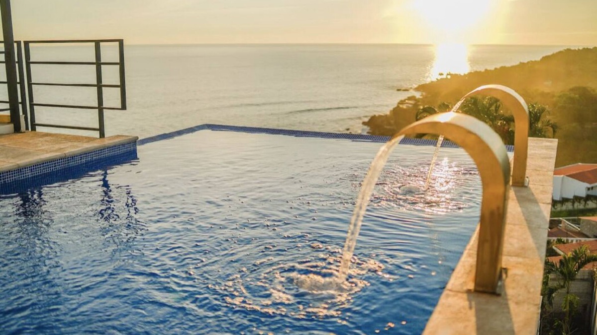 Tamanique House | SUNSET ROCK spectacular view modern house in Club Atami