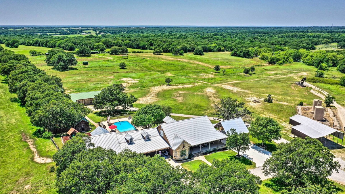 Sunset House | ‘Sunset Ranch’ w/Pool & Hot Tub on 29 Acres!