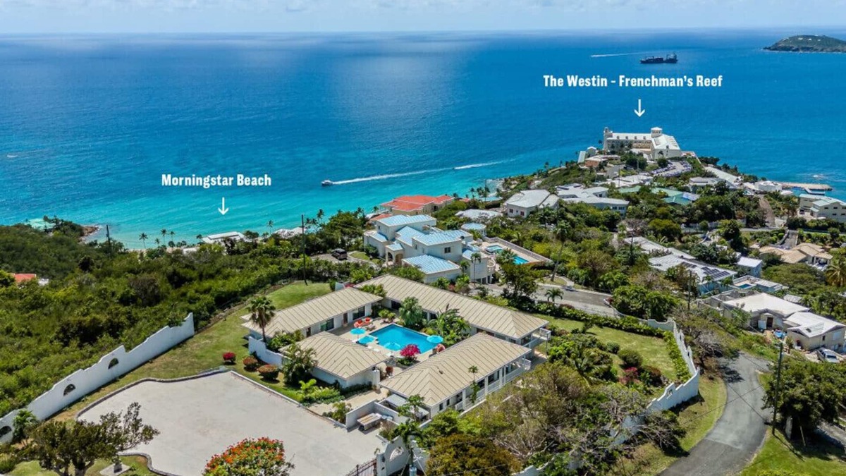 Estate Bakkero Villa | Sunset Sanctuary: Gorgeous 5br w/huge pool/deck & lots of space!