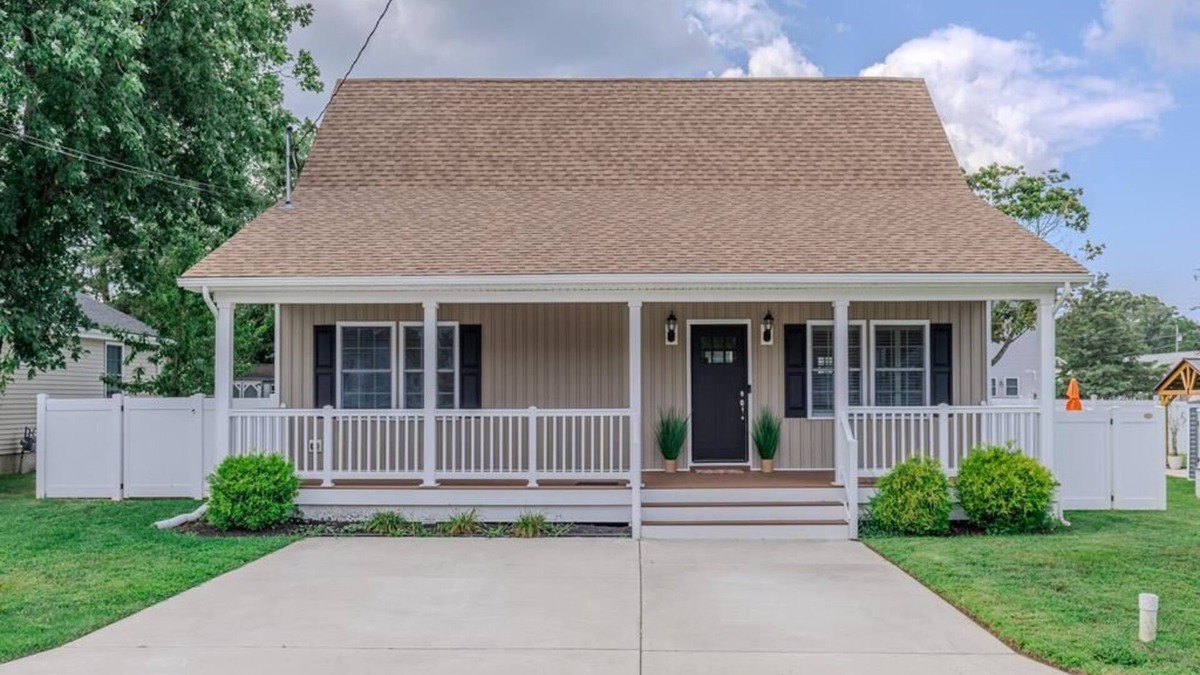 Villas House | Sunset Sands - Bayside Home in Villas.﻿ This cozy, modern bayside home in Villas, NJ is perfect for families and friends. Just 2½ blocks from the peaceful Delaware Bay beach.