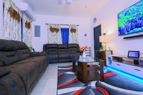 Runaway Bay Villa | Sunset Sea-renity Villa