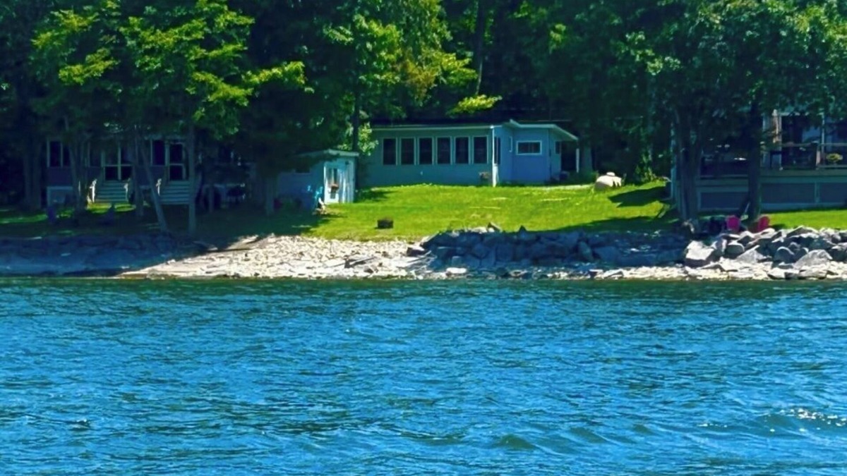 Town of Scriba Cottage | Sunset Serenity: Charming 2-bedroom cottage on picturesque Lake Ontario