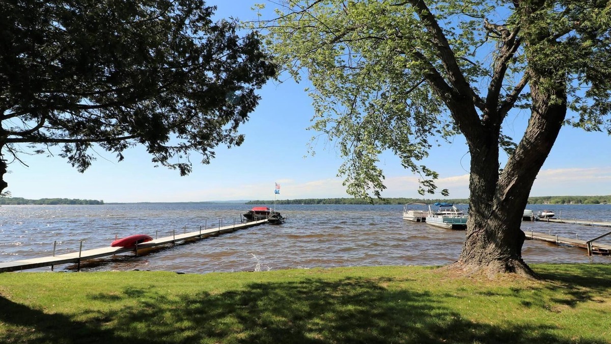 Petoskey House | Sunset Shore on Pickerel Lake - breathtaking sunsets & Inland Waterway await!