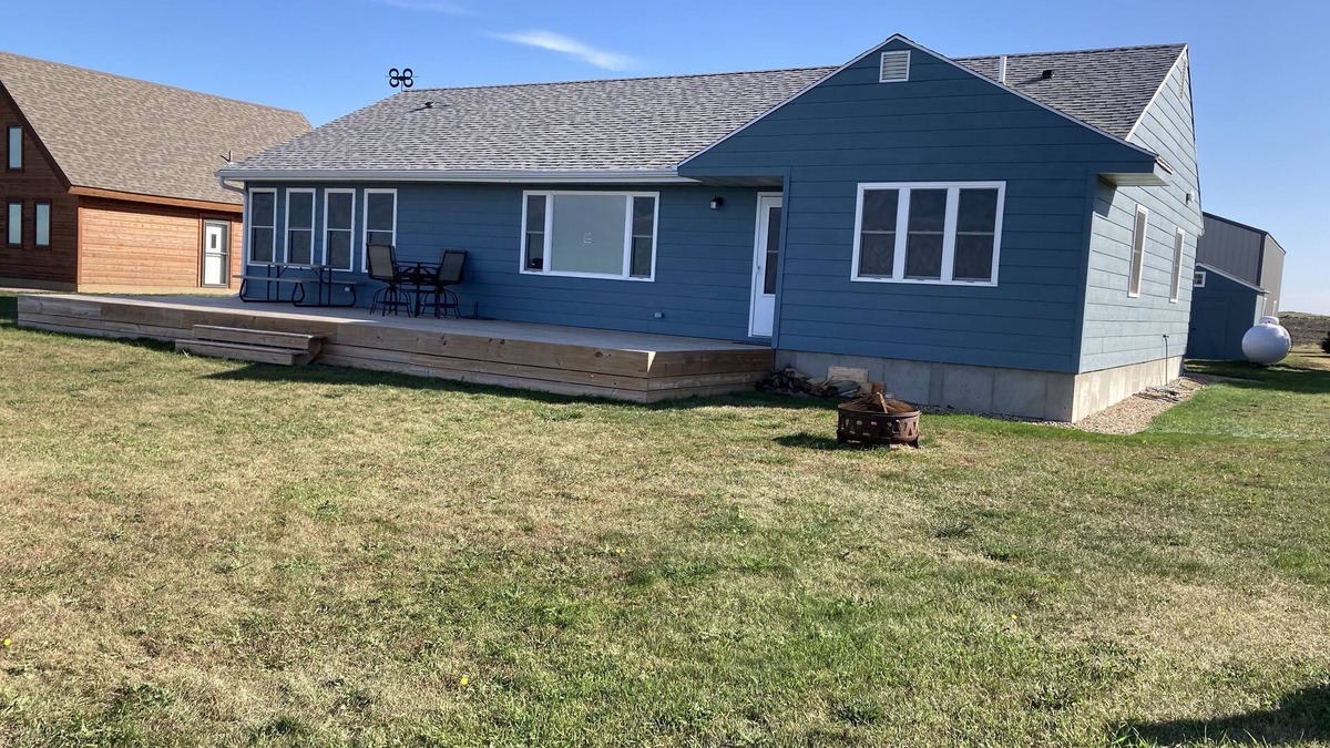 Kingsbury County House | Sunset Shores on Lake Thompson