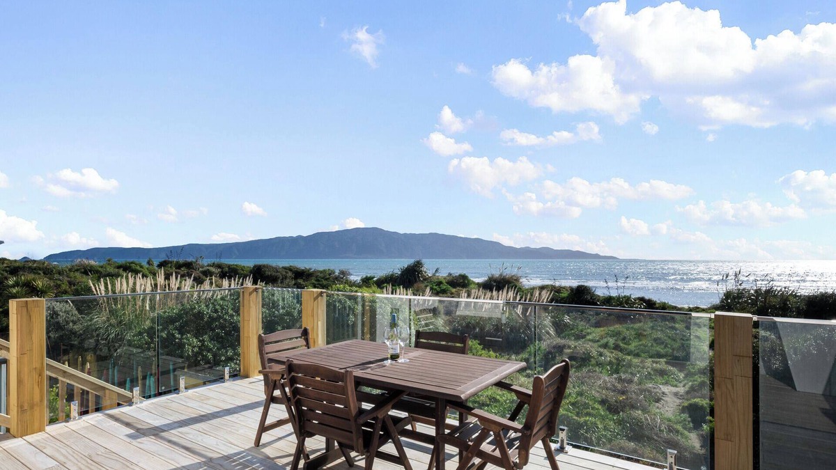 Paraparaumu Beach House | Sunset Shores - Paraparaumu Beach Retreat