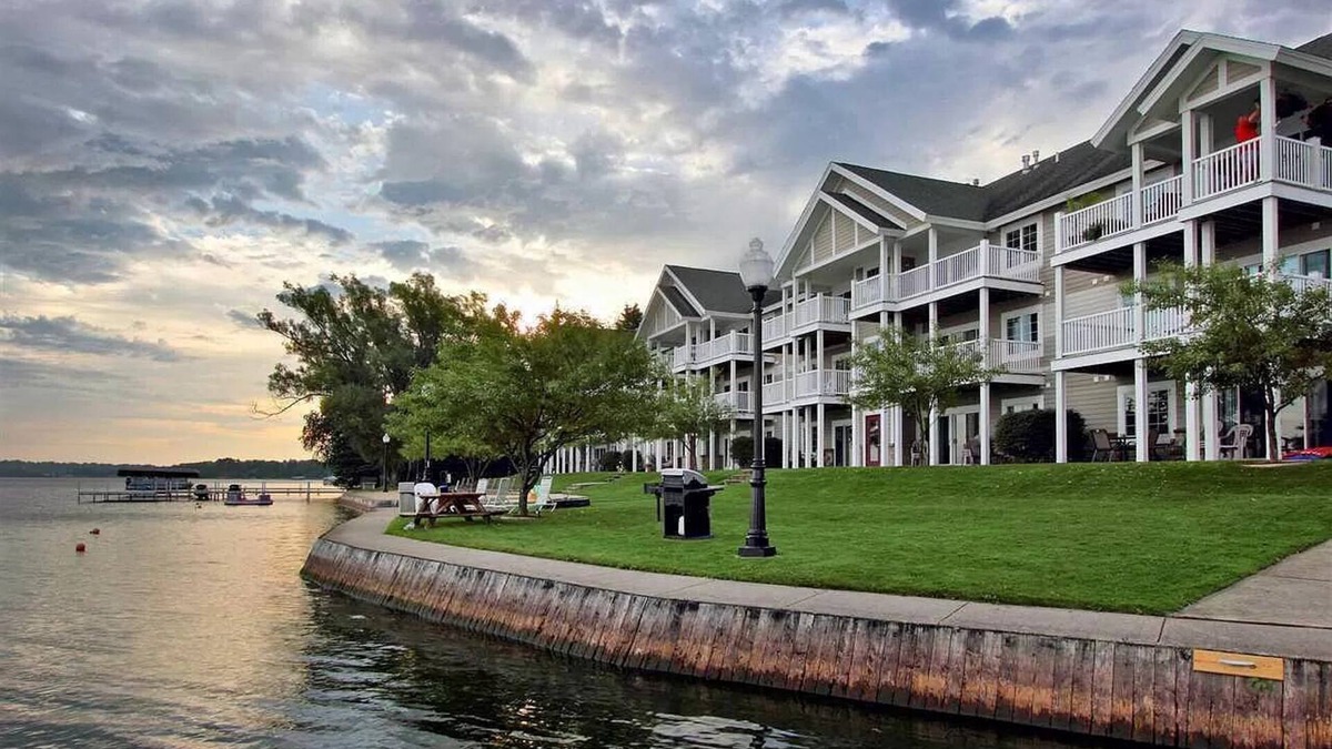 Cadillac Condo | Sunset Shores Resort Lake Cadillac Mi. Waterfront 2-bedroom 2 bath condo.