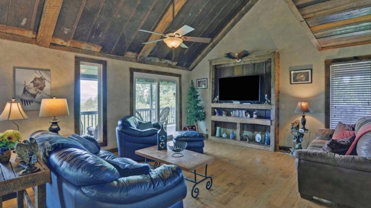 East Ellijay Cabin | Sunset & Starry Retreat - Hot Tub, Game Room, Fire Pit, Pet Friendly