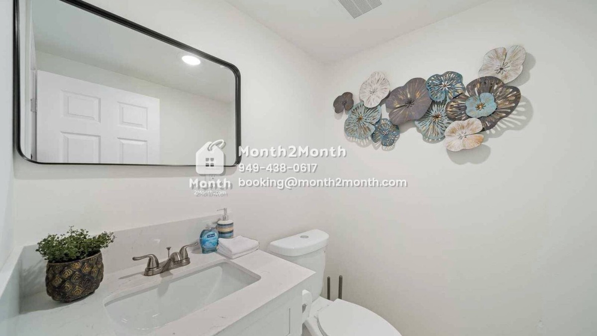 Pomona House | Sunset Stay on Lewis St #42390