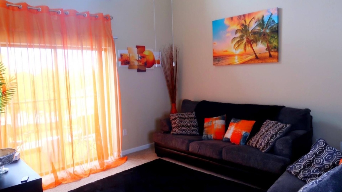 Paw Creek Apartment | Sunset Stays w/2QB/Balcony/3 Mins from Shopping & Dining